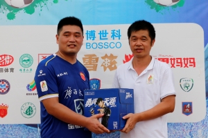 2号场地教工宝骏队13号伍小羽.JP 第二轮:伍小羽(教工宝骏)